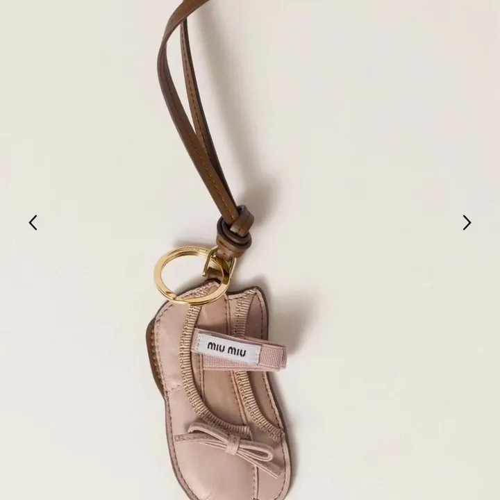 スーパーコピー ミュウミュウ キーホルダー