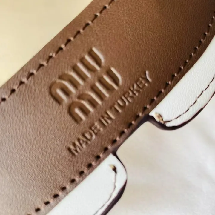 スーパーコピー ミュウミュウ キーホルダー