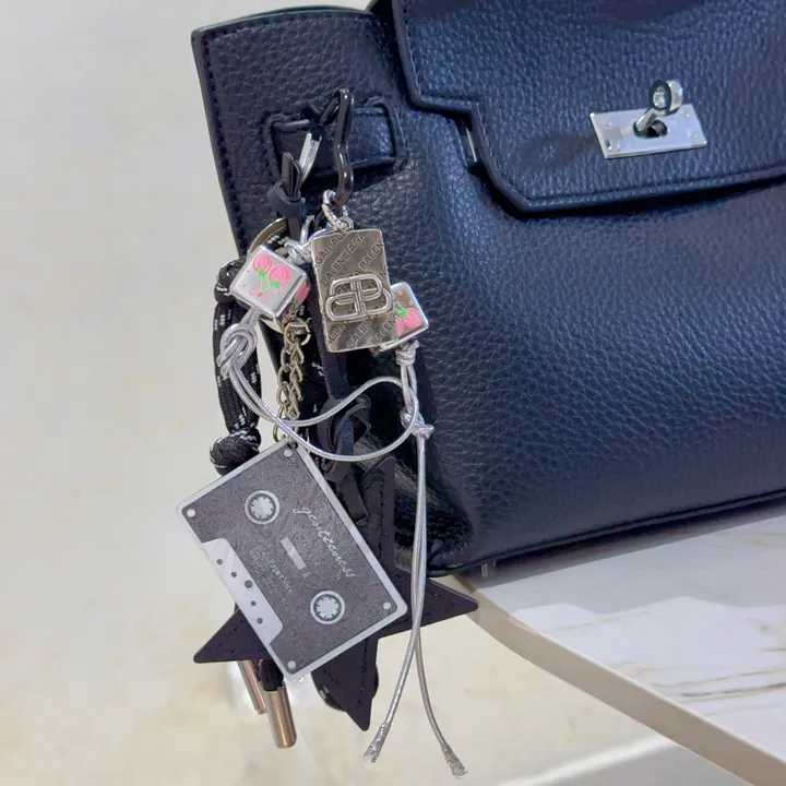 スーパーコピー バレンシアガ キーホルダー