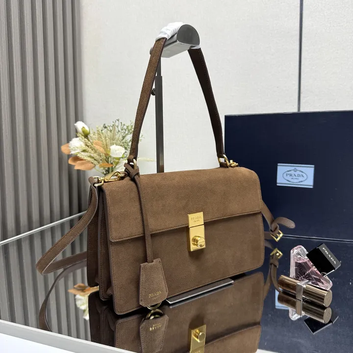 スーパーコピー プラダ キーホルダー