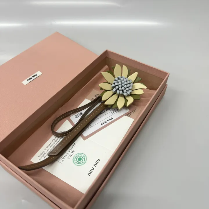 スーパーコピー ミュウミュウ キーホルダー