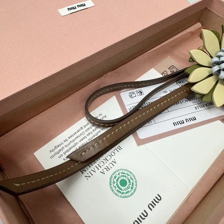 スーパーコピー ミュウミュウ キーホルダー