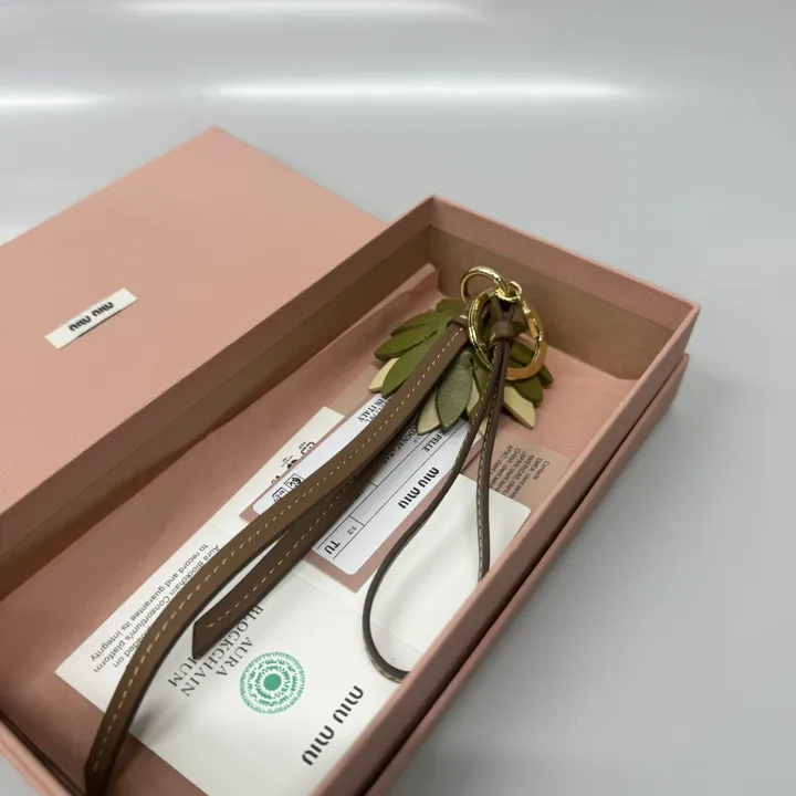 スーパーコピー ミュウミュウ キーホルダー