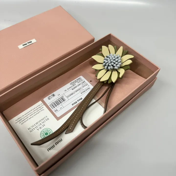 スーパーコピー ミュウミュウ キーホルダー