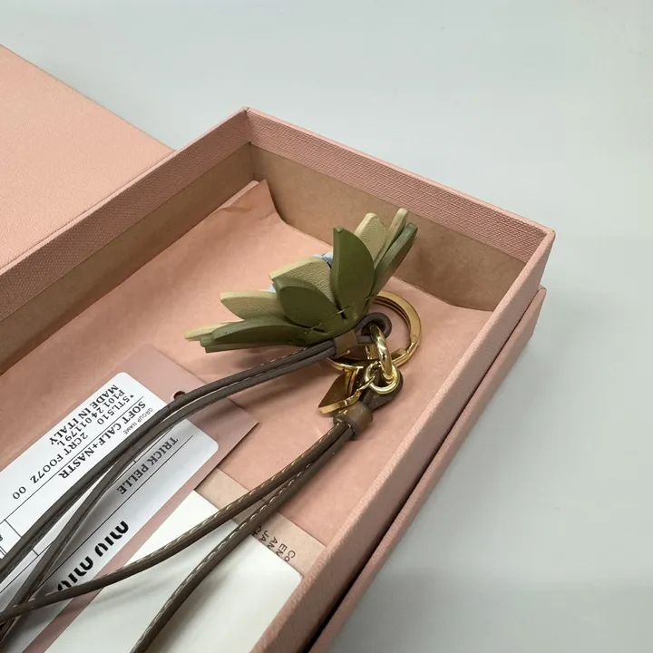 スーパーコピー ミュウミュウ キーホルダー