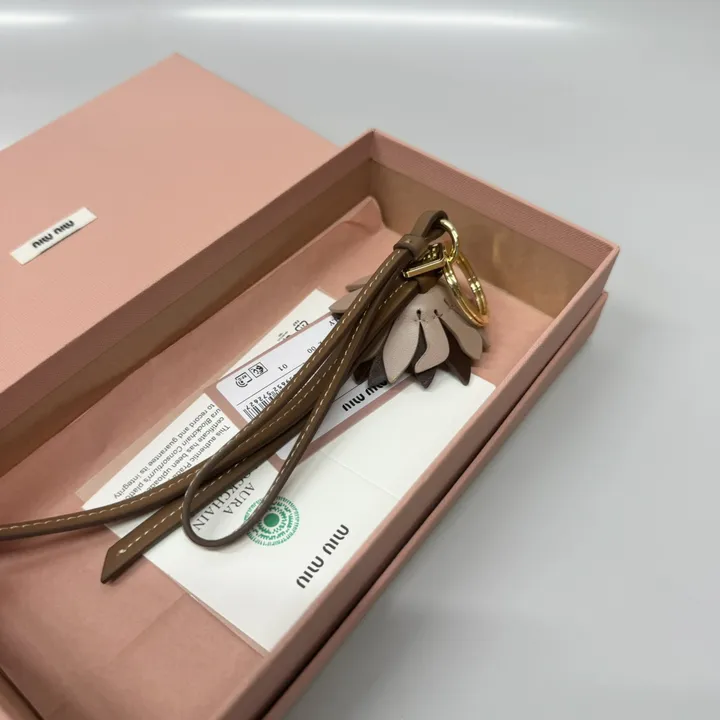 スーパーコピー ミュウミュウ キーホルダー