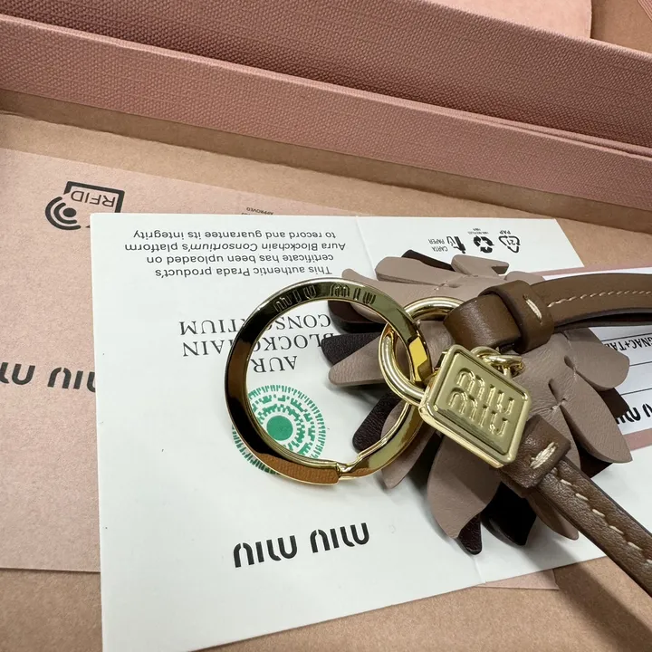 スーパーコピー ミュウミュウ キーホルダー