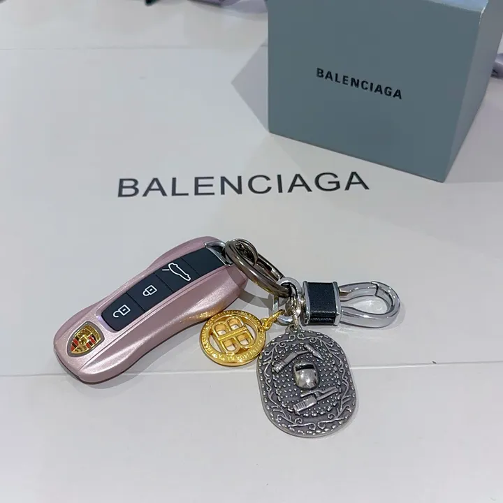 スーパーコピー バレンシアガ キーホルダー