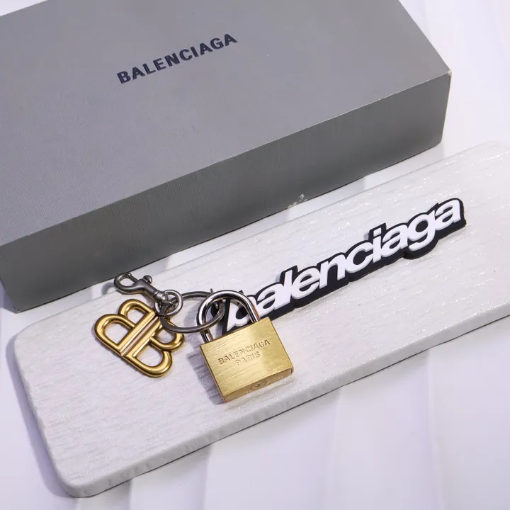 スーパーコピー バレンシアガ キーホルダー