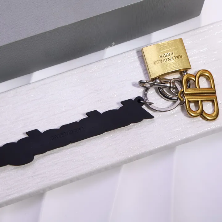 スーパーコピー バレンシアガ キーホルダー