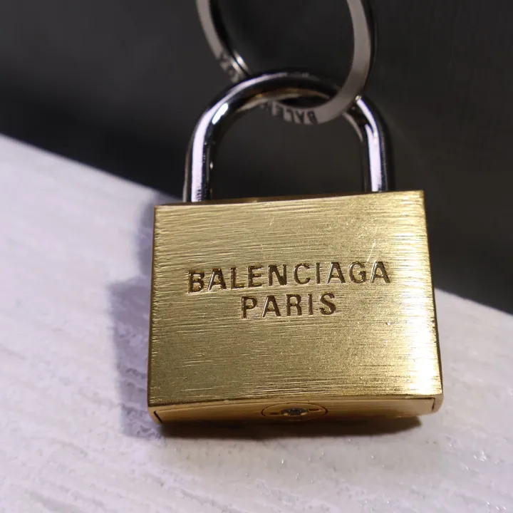 スーパーコピー バレンシアガ キーホルダー