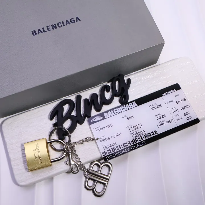 スーパーコピー バレンシアガ キーホルダー