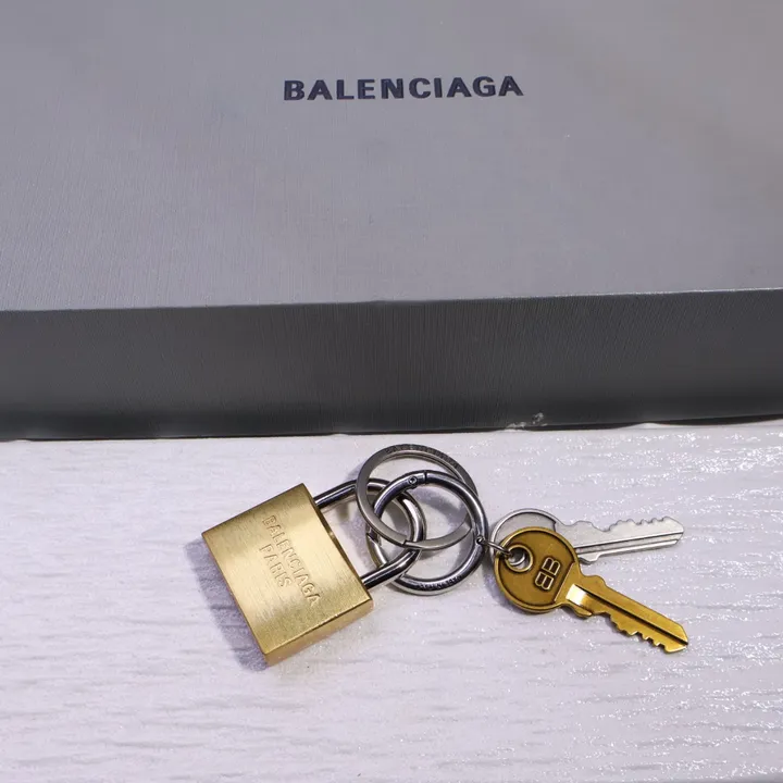 スーパーコピー バレンシアガ キーホルダー