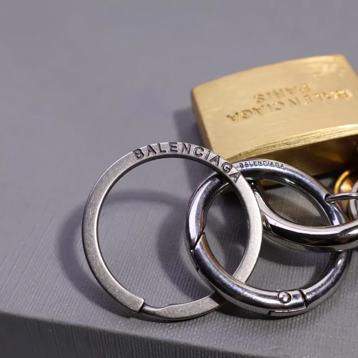 スーパーコピー バレンシアガ キーホルダー