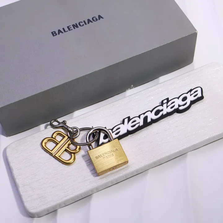 スーパーコピー バレンシアガ キーホルダー