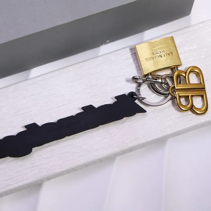 スーパーコピー バレンシアガ キーホルダー