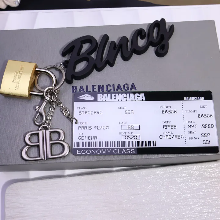 スーパーコピー バレンシアガ キーホルダー