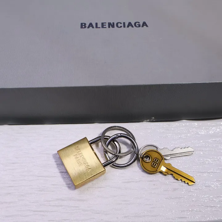 スーパーコピー バレンシアガ キーホルダー