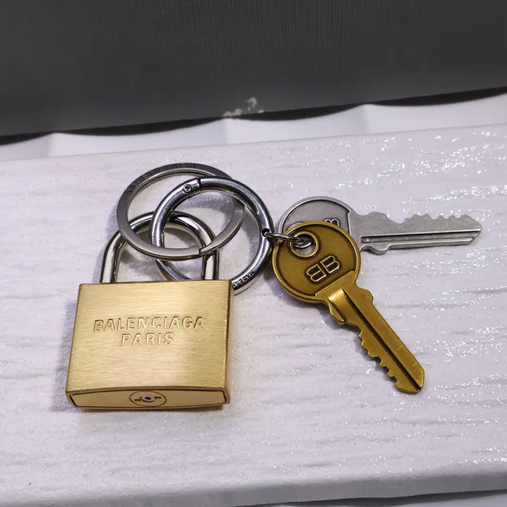 スーパーコピー バレンシアガ キーホルダー