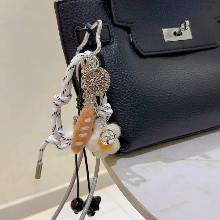 スーパーコピー バレンシアガ キーホルダー