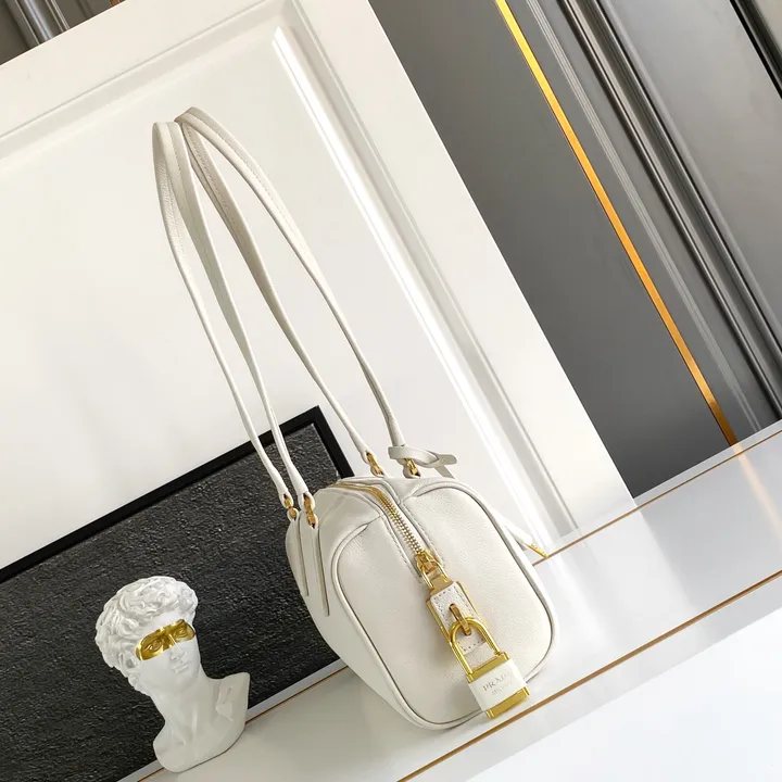 スーパーコピー プラダ キーホルダー