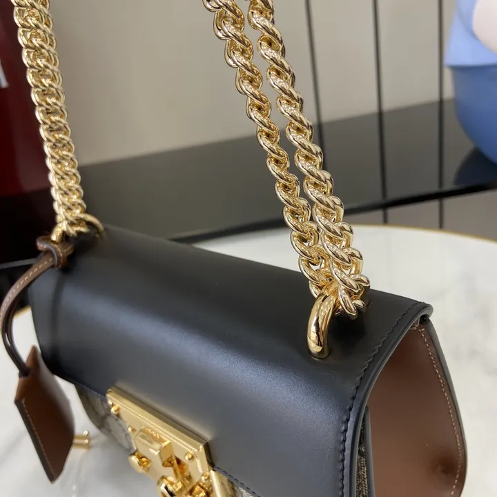 スーパーコピー ルイヴィトン キーホルダー