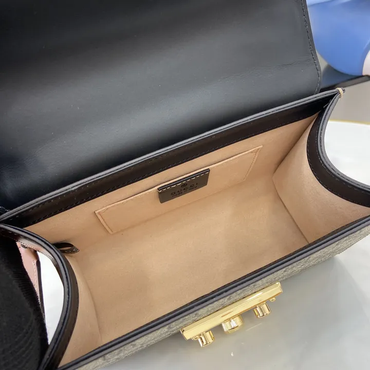 スーパーコピー ルイヴィトン キーホルダー