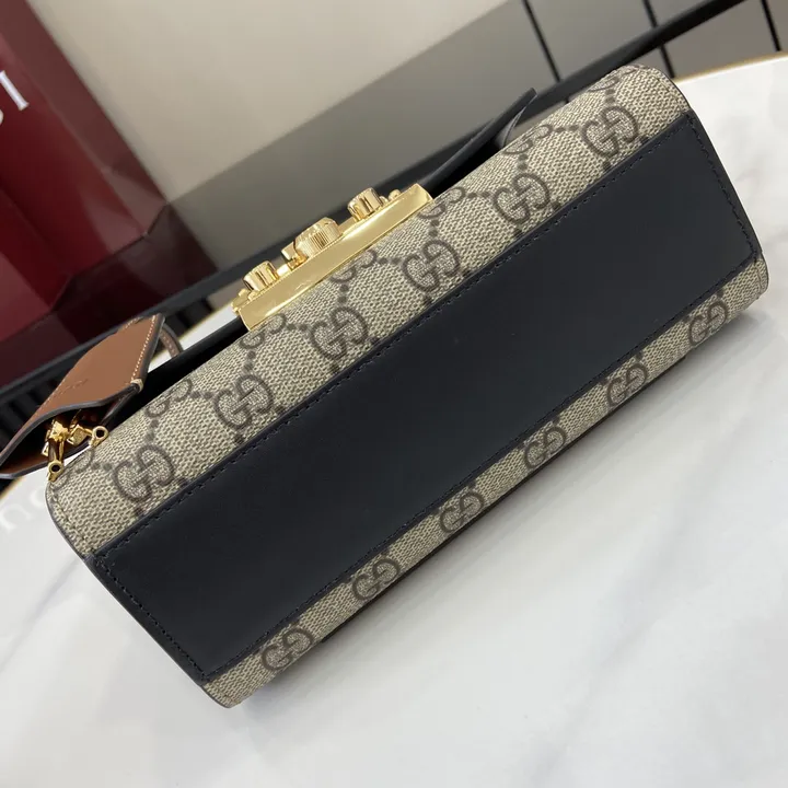 スーパーコピー ルイヴィトン キーホルダー