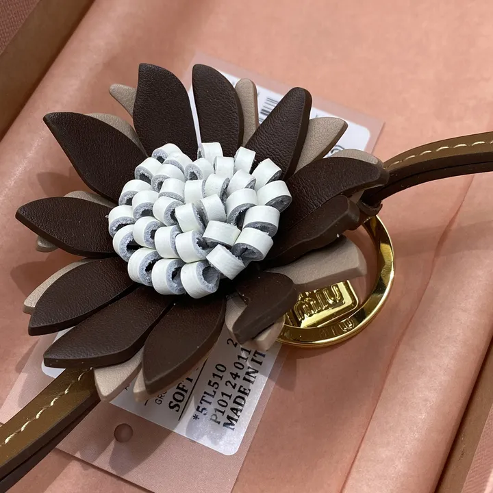 スーパーコピー ミュウミュウ キーホルダー