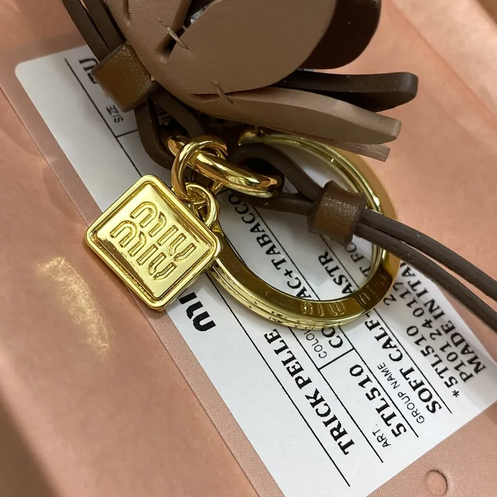 スーパーコピー ミュウミュウ キーホルダー