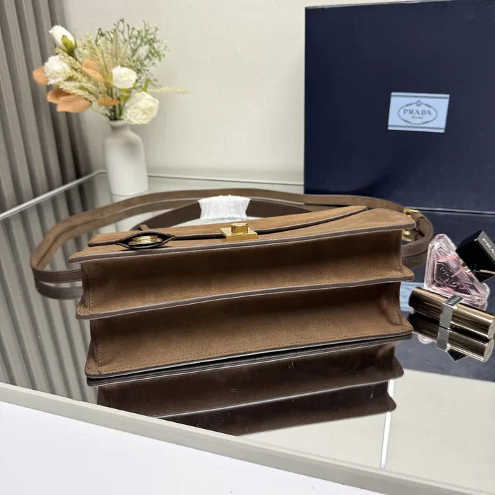 スーパーコピー プラダ キーホルダー