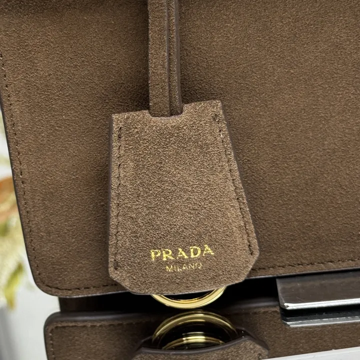 スーパーコピー プラダ キーホルダー