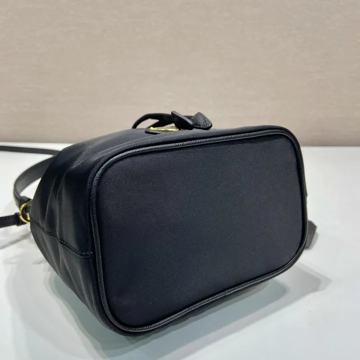 スーパーコピー バレンシアガ キーホルダー