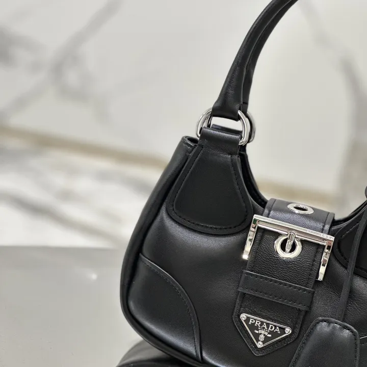 スーパーコピー プラダ キーホルダー