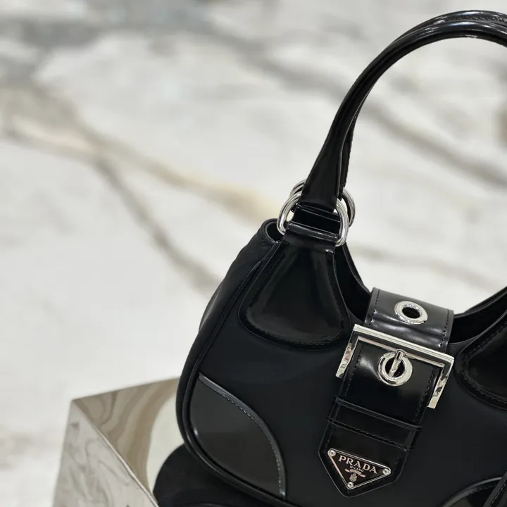 スーパーコピー プラダ キーホルダー