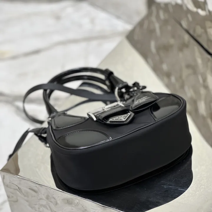 スーパーコピー プラダ キーホルダー