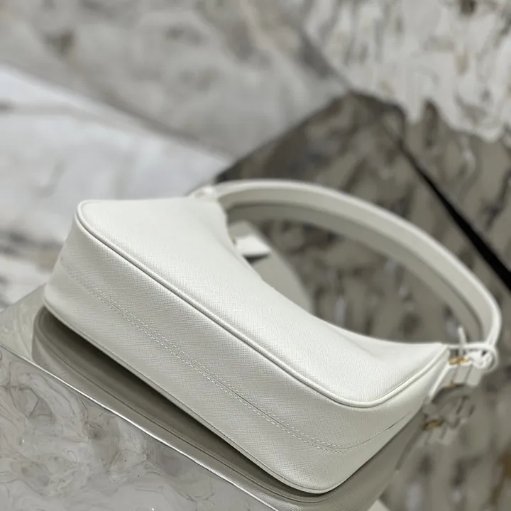 スーパーコピー プラダ キーホルダー