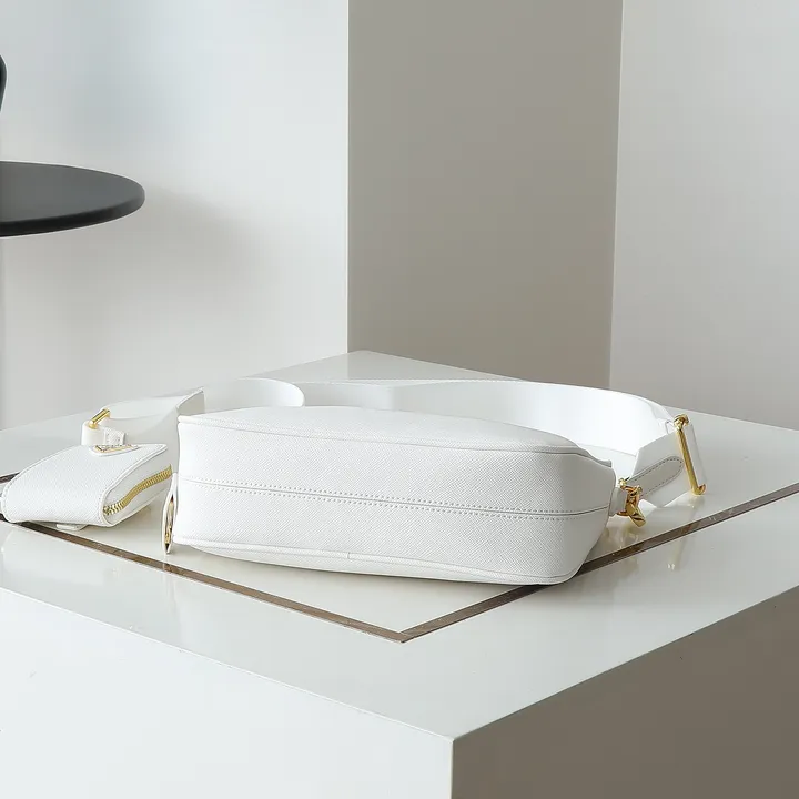 スーパーコピー プラダ キーホルダー