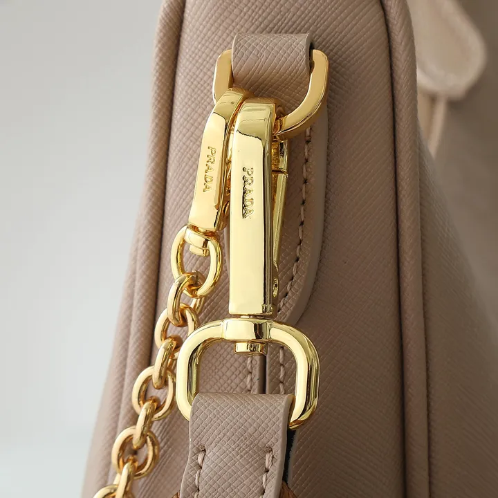 スーパーコピー プラダ キーホルダー