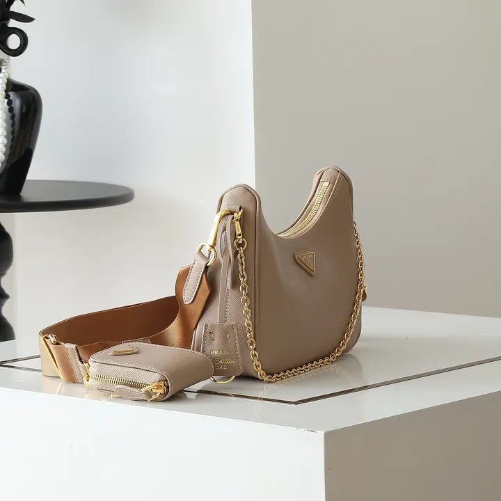 スーパーコピー プラダ キーホルダー