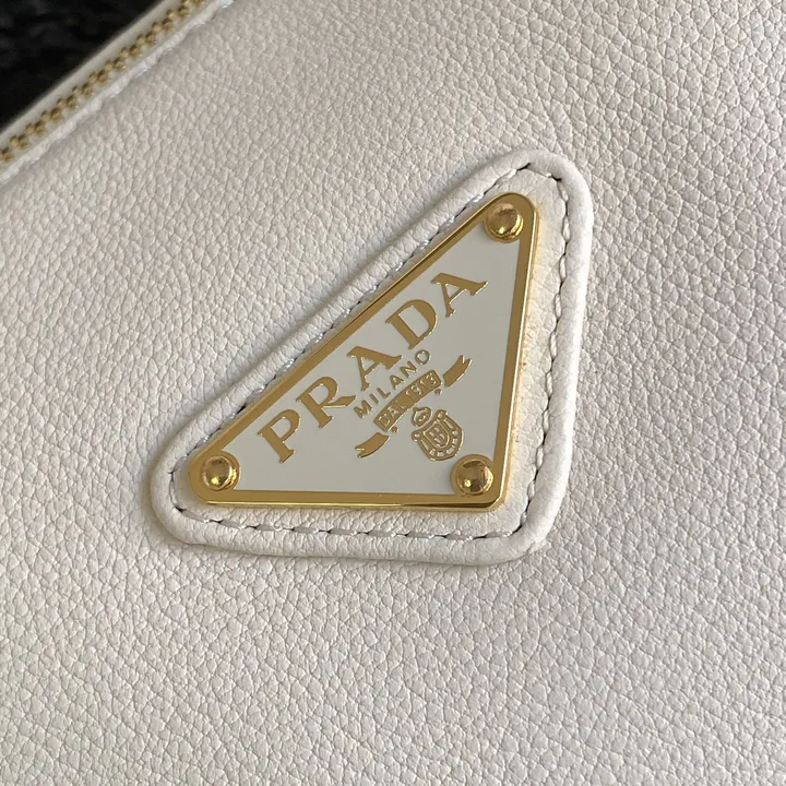 スーパーコピー プラダ キーホルダー