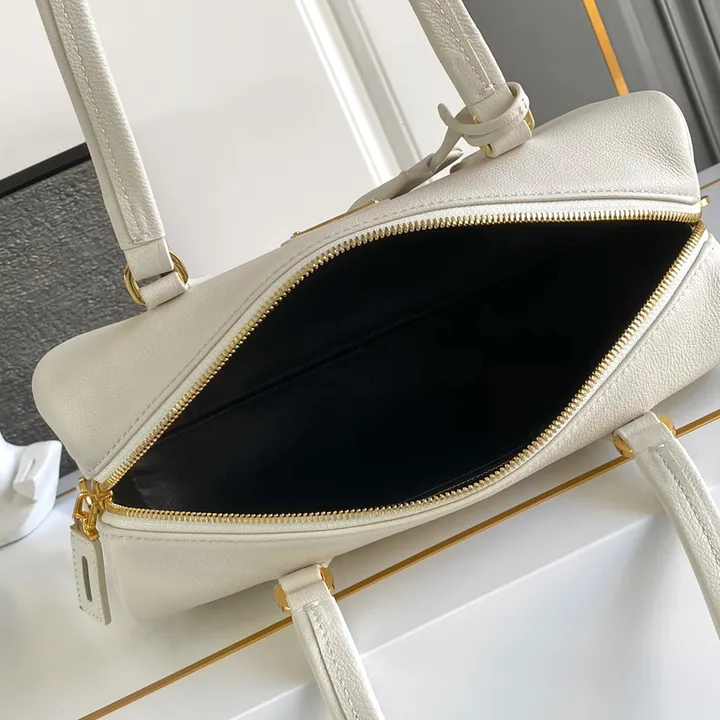 スーパーコピー プラダ キーホルダー