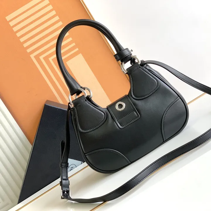 スーパーコピー プラダ キーホルダー