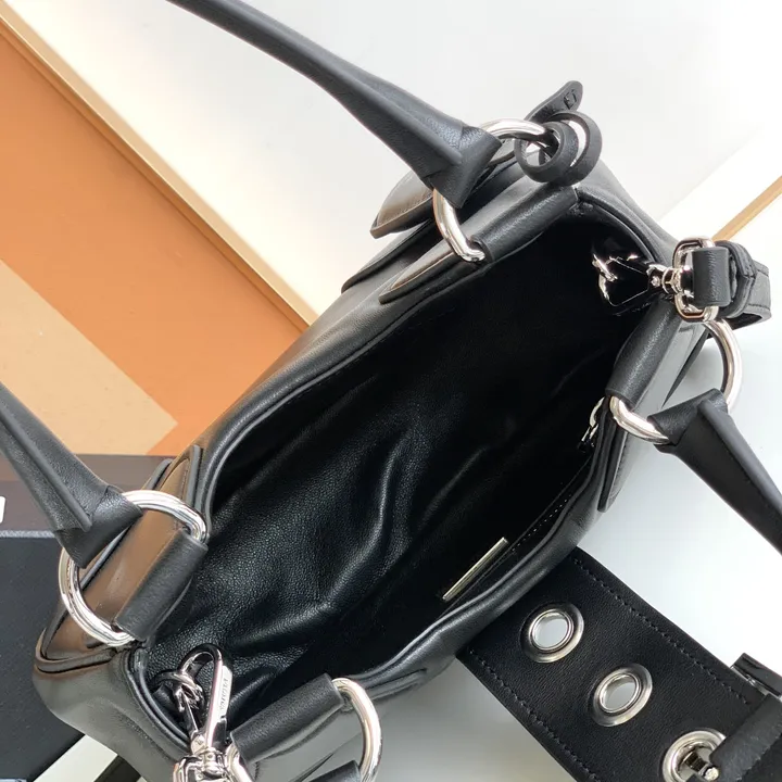 スーパーコピー プラダ キーホルダー