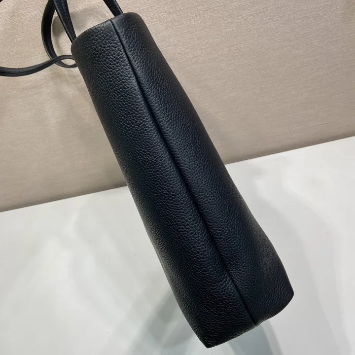 スーパーコピー プラダ キーホルダー