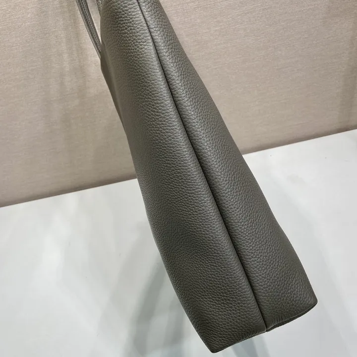 スーパーコピー プラダ キーホルダー