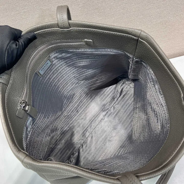 スーパーコピー プラダ キーホルダー