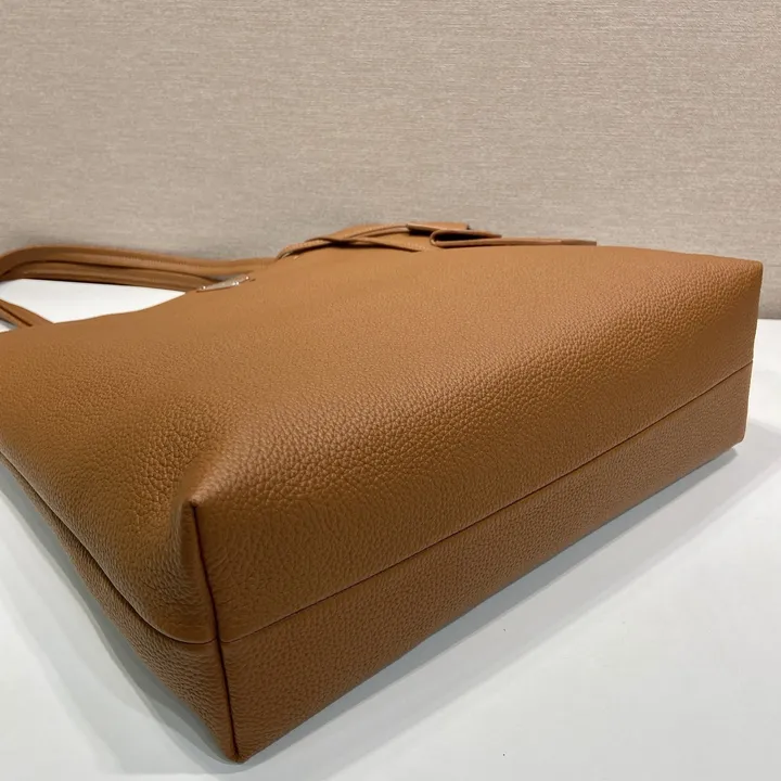 スーパーコピー プラダ キーホルダー