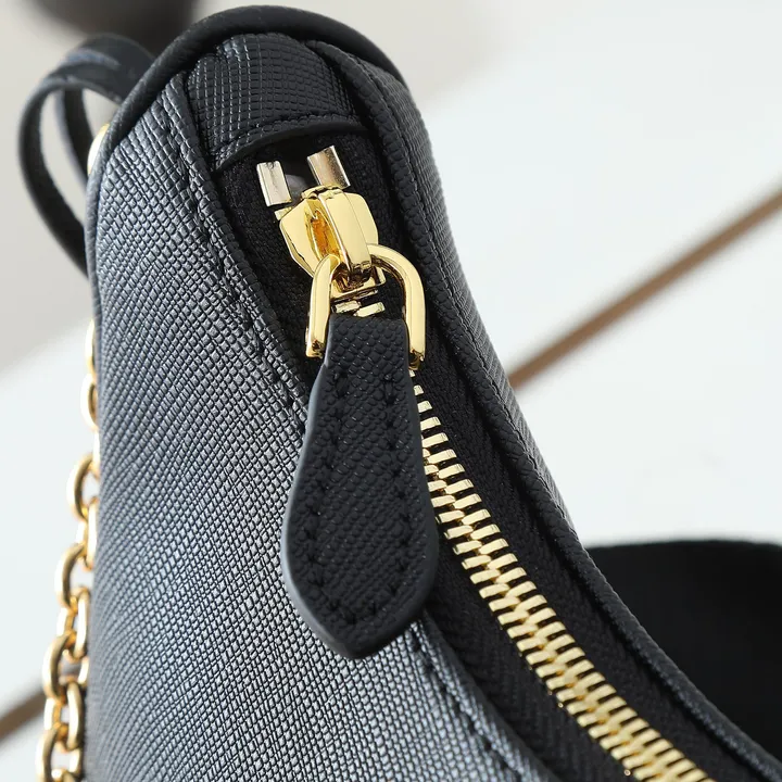 スーパーコピー プラダ キーホルダー