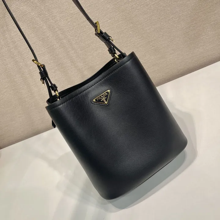 スーパーコピー プラダ キーホルダー